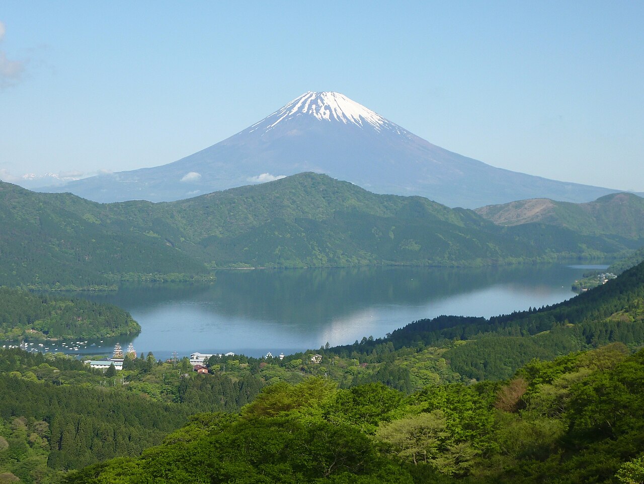 大観山から望む富士山と芦ノ湖
