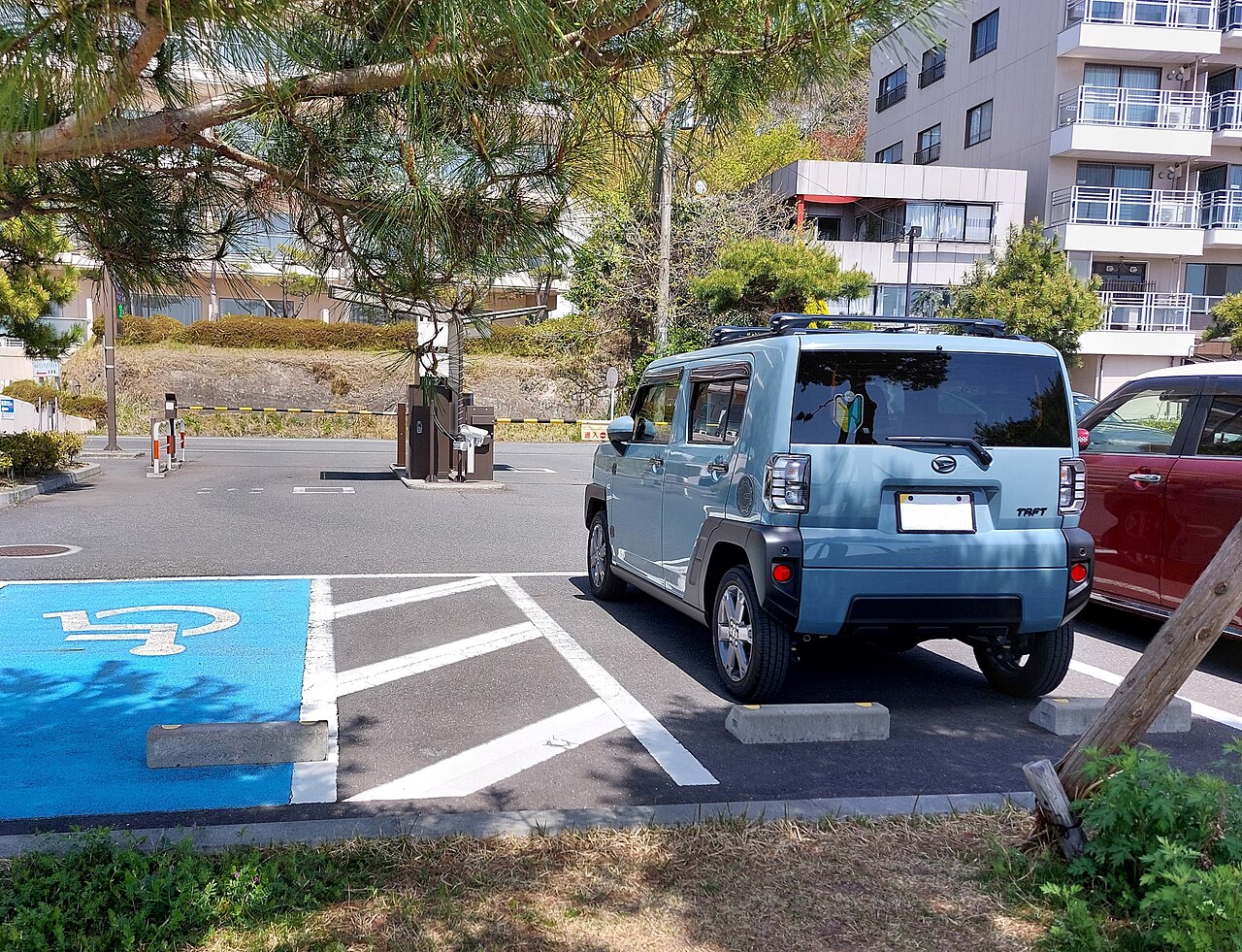 初心者マークを付けた車