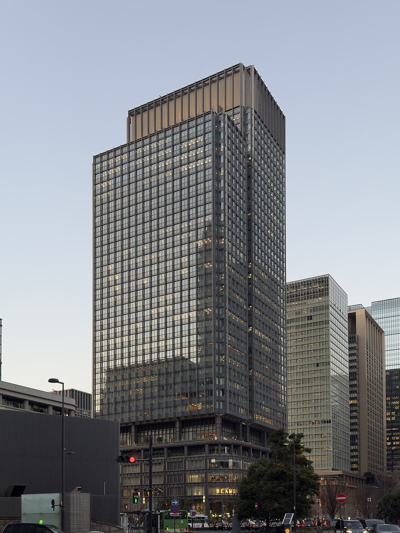 Building: Shin-Marunouchi (photographed 2026-01-09)